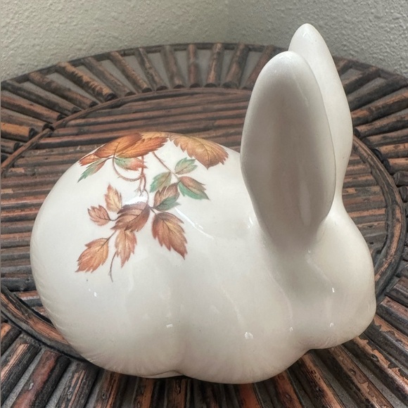 Porcelain Rabbit With Cottontail. - Picture 4 of 5